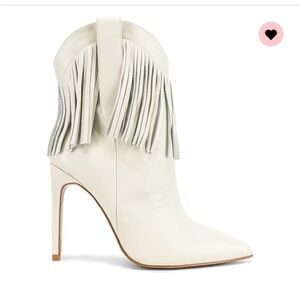 Wore once .. super cute 5.5